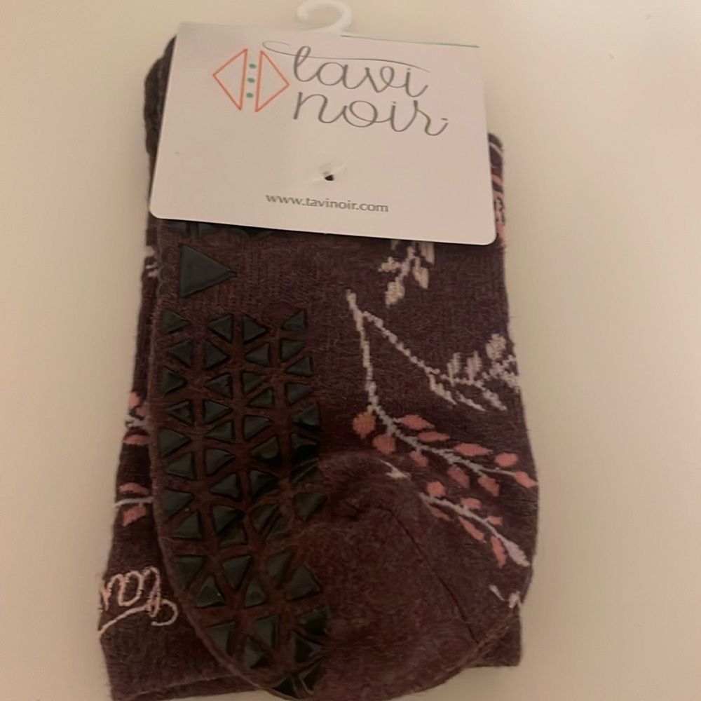 NWT Tavi Noir grip socks, size small!